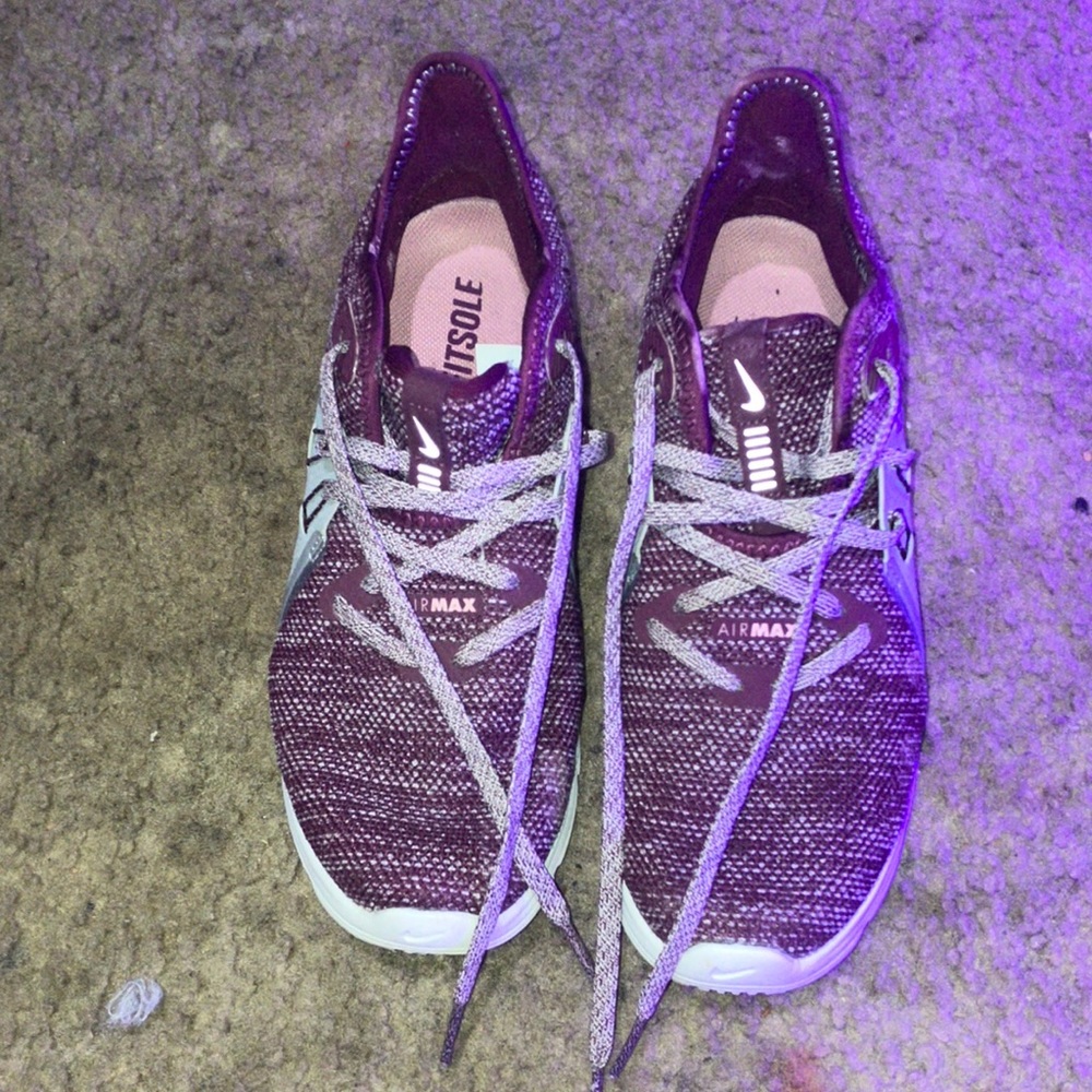 Women’s air maxs, great condition very comfortable, great running or work shoe